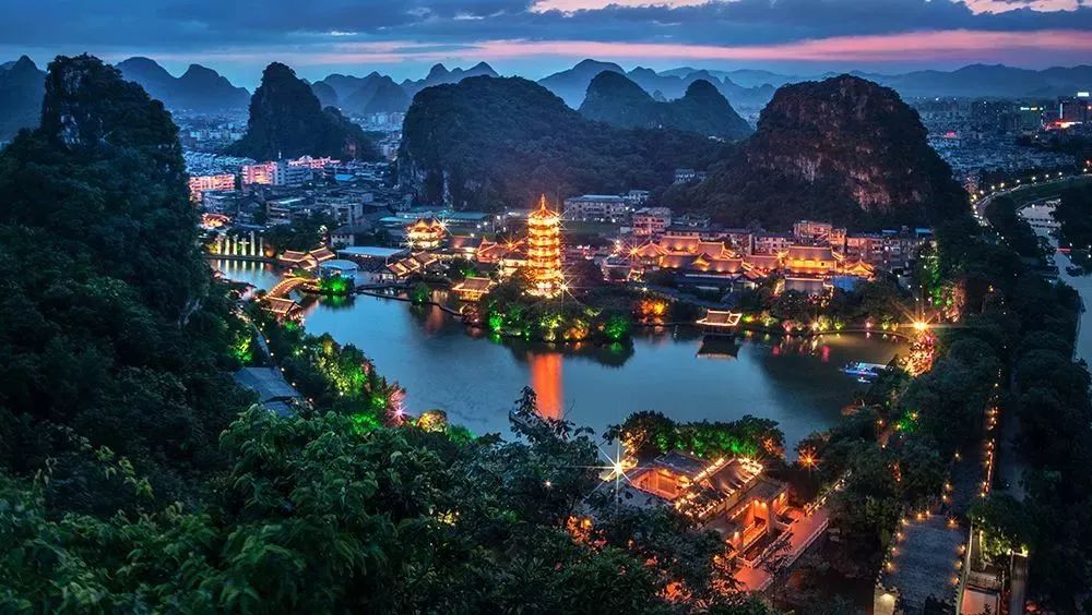 广西，致尊敬的听众朋友们